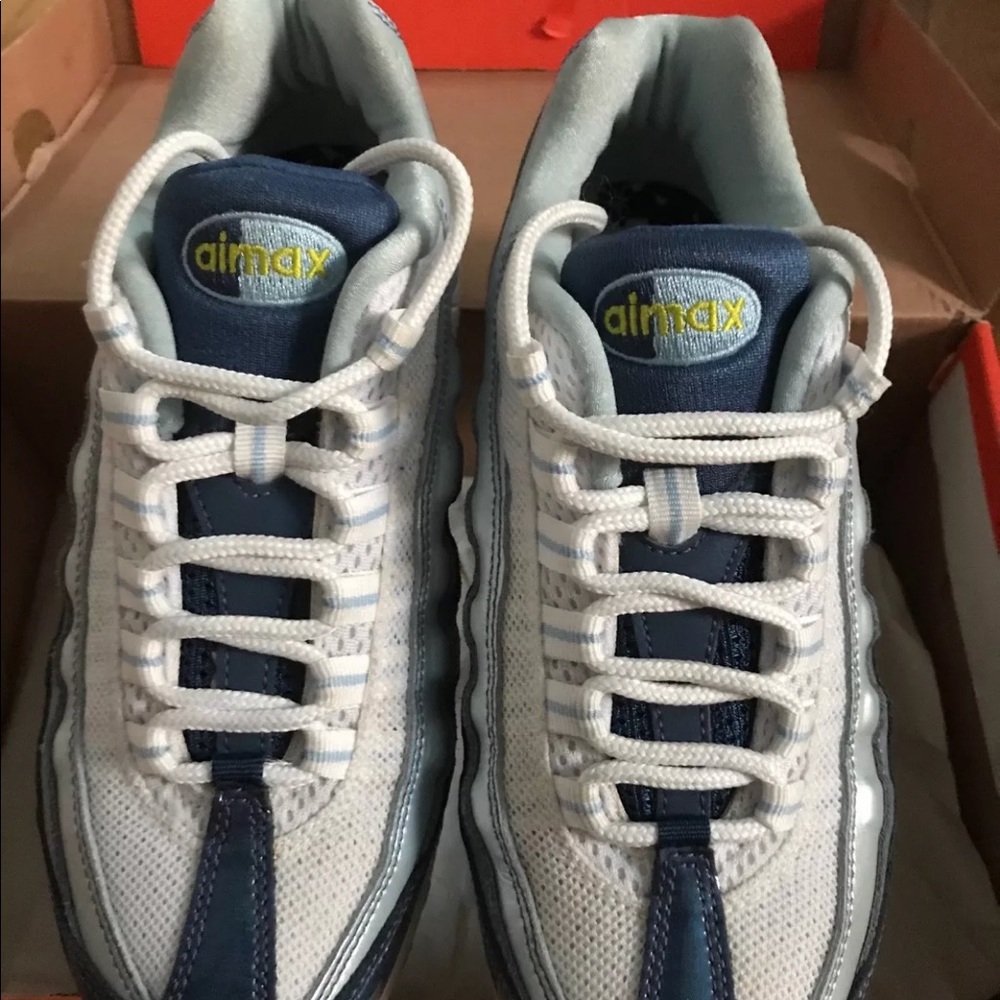 SOLD!!! Kids Nike airmax 5y